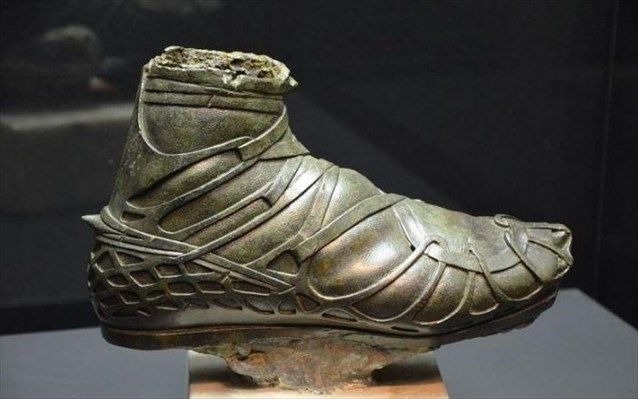 Περπατώντας με τα παπούτσια του Χριστού: Μια ματιά στη μόδα της αρχαίας Παλαιστίνης